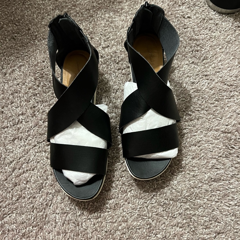 Women’s Universal Thread Platform Black Sandals - image 2